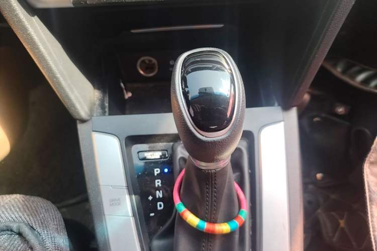 Used Hyundai Elantra (6th Generation / Lingdong) 2016 1.6L Automatic ZhiXuan – Elite Version Gear Lever