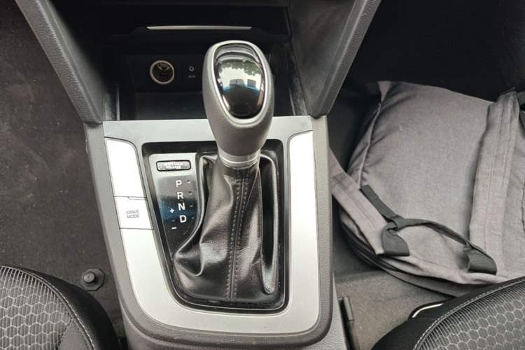 Used Hyundai Elantra (6th Generation / Lingdong) 2016 1.6L Automatic ZhiXuan – Elite Version Gear Lever