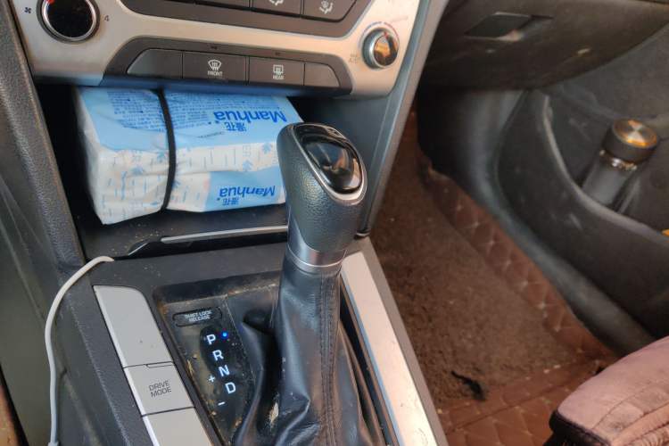 Used Hyundai Elantra (6th Generation / Lingdong) 2016 1.6L Automatic ZhiXuan – Elite Version Gear Lever