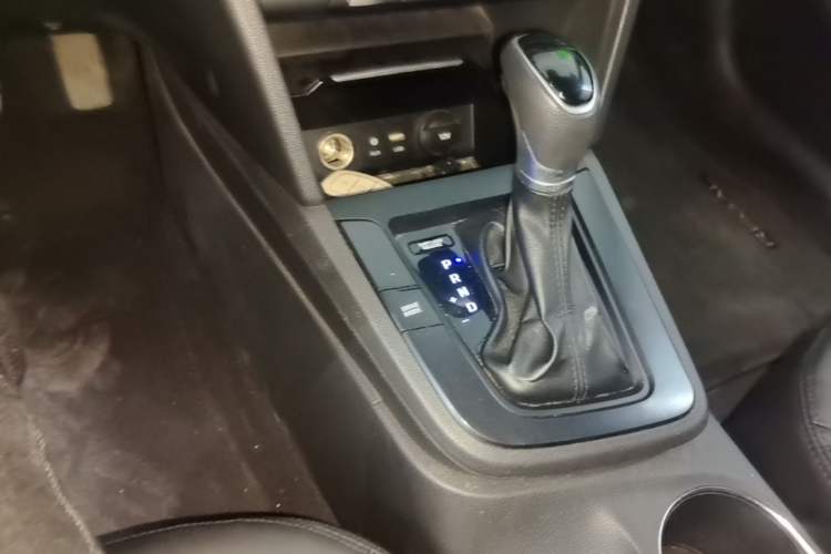 Used Hyundai Elantra (6th Generation / Lingdong) 2016 1.4T Dual-Clutch Xuan Dong · Dynamic Version Gear Lever