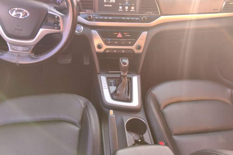 Used Hyundai Elantra (6th Generation / Lingdong) 2016 1.6L Automatic ZhiXuan – Elite Version Gear Lever