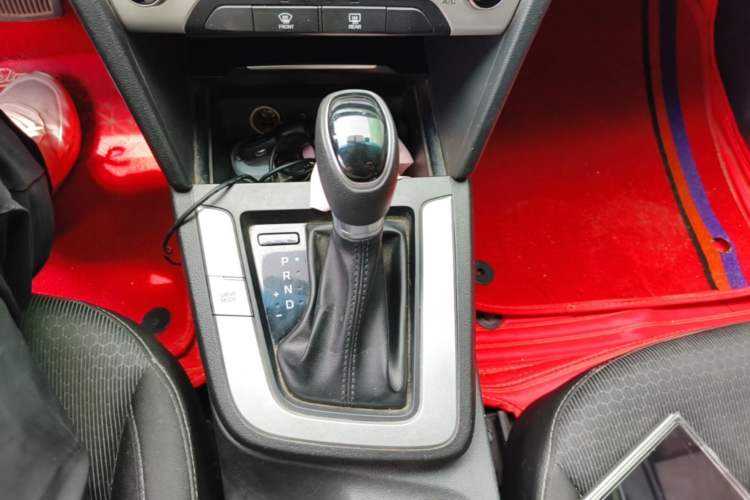 Used Hyundai Elantra (6th Generation / Lingdong) 2016 1.6L Automatic ZhiXuan – Elite Version Gear Lever