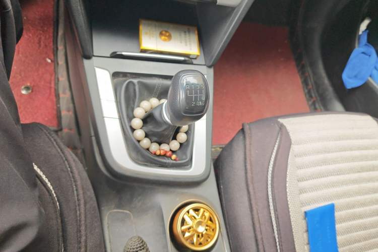 Used Hyundai Elantra (6th Generation / Lingdong) 2016 1.6L Manual ZhiXuan·Youth Edition Gear Lever