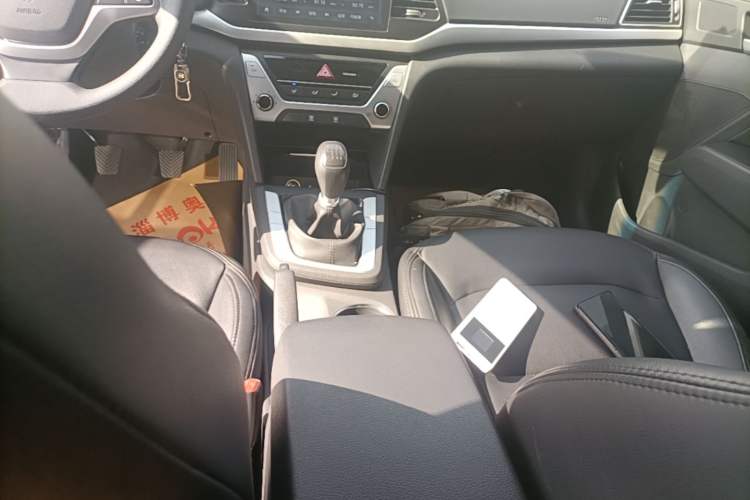 Used Hyundai Elantra (6th Generation / Lingdong) 2016 1.6L Manual ZhiXuan · Dynamic Model Gear Lever