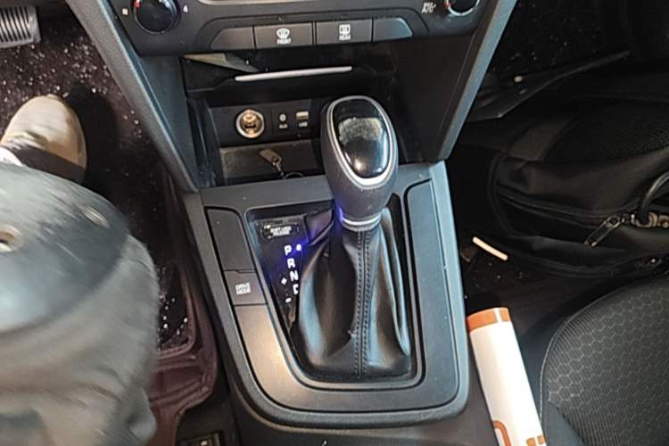Used Hyundai Elantra (6th Generation / Lingdong) 2016 1.4T Dual-Clutch Xuan Dong · Dynamic Version Gear Lever
