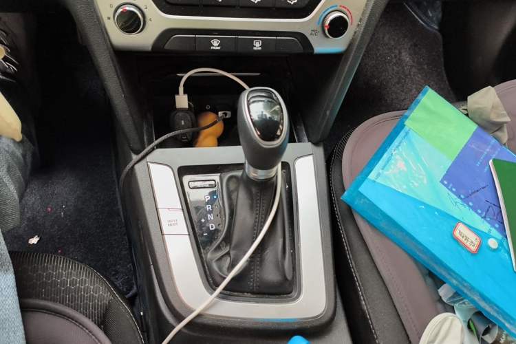 Used Hyundai Elantra (6th Generation / Lingdong) 2016 1.6L Automatic ZhiXuan – Elite Version Gear Lever