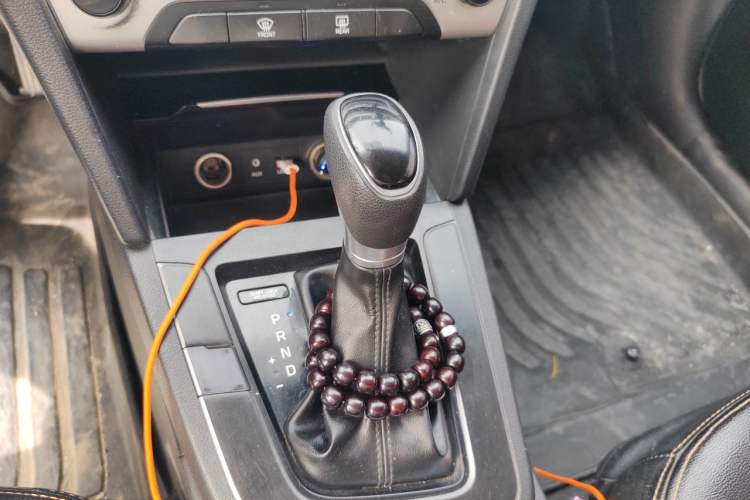 Used Hyundai Elantra (6th Generation / Lingdong) 2016 1.6L Automatic ZhiXuan – Elite Version Gear Lever