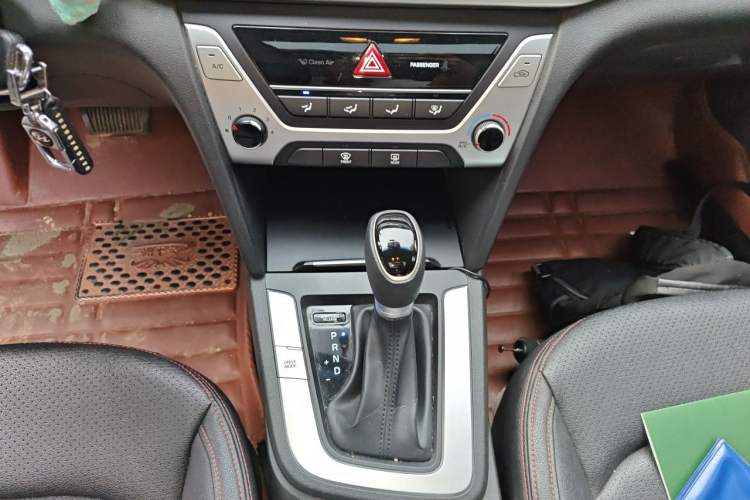 Used Hyundai Elantra (6th Generation / Lingdong) 2016 1.6L Automatic ZhiXuan – Elite Version Gear Lever