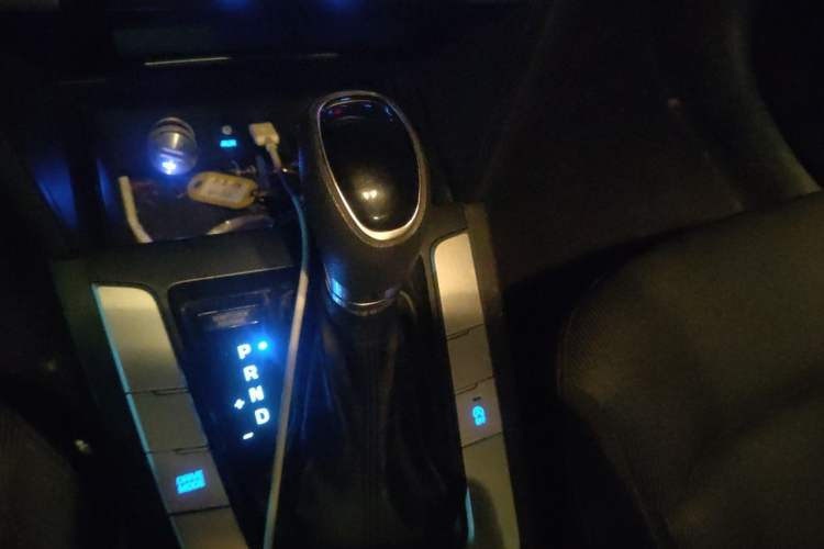 Used Hyundai Elantra (6th Generation / Lingdong) 2016 1.6L Automatic ZhiXuan – Elite Version Gear Lever