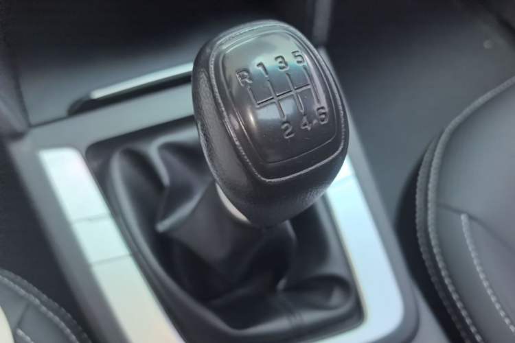 Used Hyundai Elantra (6th Generation / Lingdong) 2016 1.6L Manual ZhiXuan · Dynamic Model Gear Lever
