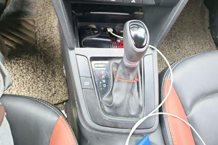 Used Hyundai Elantra (6th Generation / Lingdong) 2016 1.4T Dual-Clutch Xuan Dong · Dynamic Version Gear Lever