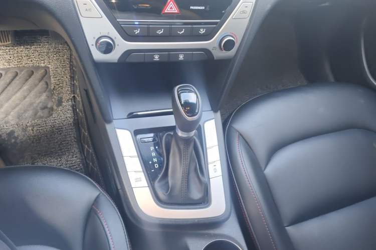 Used Hyundai Elantra (6th Generation / Lingdong) 2016 1.6L Automatic ZhiXuan – Elite Version Gear Lever