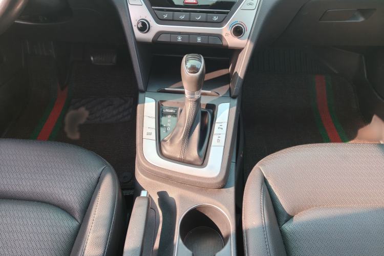 Used Hyundai Elantra (6th Generation / Lingdong) 2016 1.6L Automatic ZhiXuan · Luxury Version Gear Lever