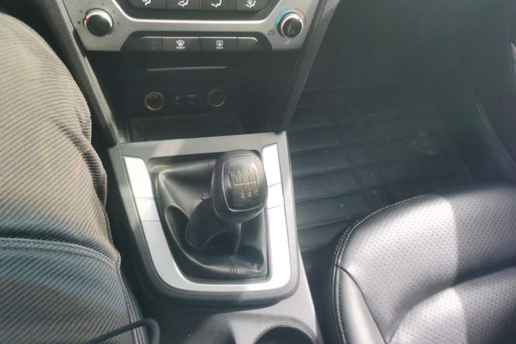 Used Hyundai Elantra (6th Generation / Lingdong) 2016 1.6L Manual ZhiXuan · Dynamic Model Gear Lever