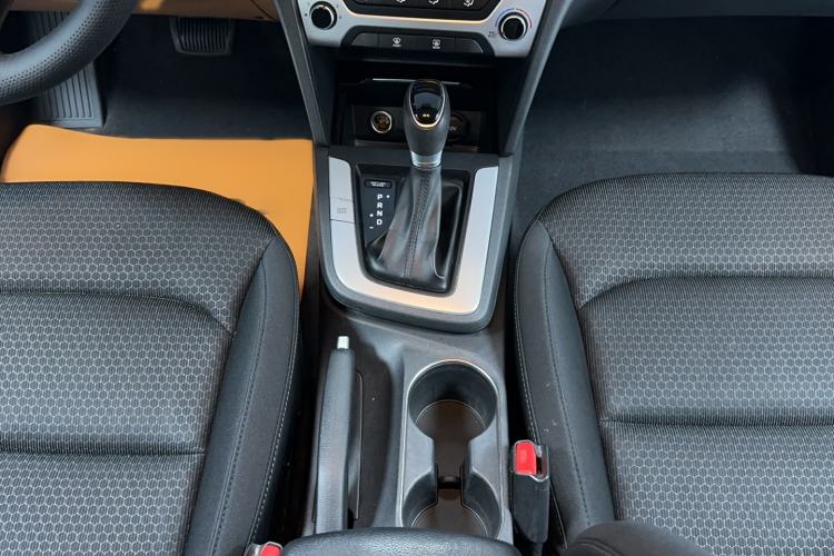 Used Hyundai Elantra (6th Generation / Lingdong) 2016 1.6L Automatic ZhiXuan – Elite Version Gear Lever