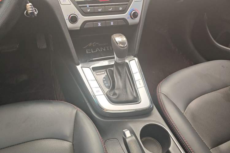 Used Hyundai Elantra (6th Generation / Lingdong) 2016 1.6L Automatic ZhiXuan – Elite Version Gear Lever
