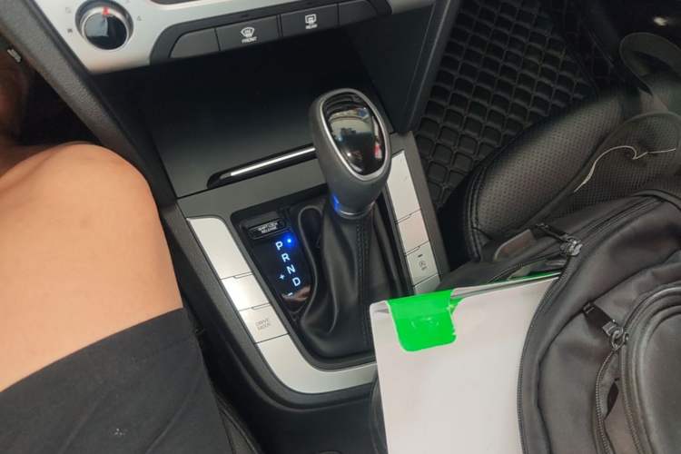 Used Hyundai Elantra (6th Generation / Lingdong) 2016 1.6L Automatic ZhiXuan – Elite Version Gear Lever