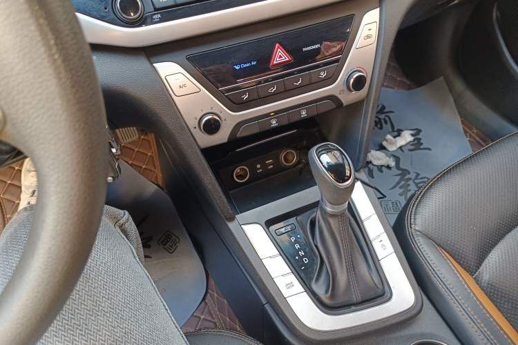 Used Hyundai Elantra (6th Generation / Lingdong) 2016 1.6L Automatic ZhiXuan – Elite Version Gear Lever