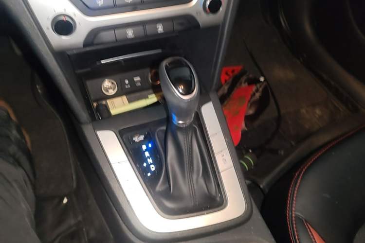Used Hyundai Elantra (6th Generation / Lingdong) 2016 1.6L Automatic ZhiXuan – Elite Version Gear Lever