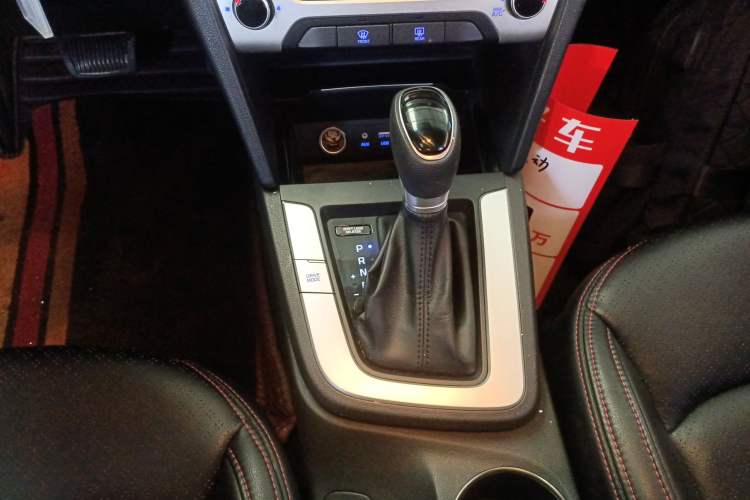 Used Hyundai Elantra (6th Generation / Lingdong) 2016 1.6L Automatic ZhiXuan – Elite Version Gear Lever