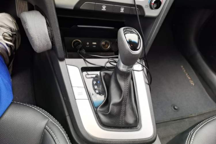 Used Hyundai Elantra (6th Generation / Lingdong) 2016 1.6L Automatic ZhiXuan – Elite Version Gear Lever