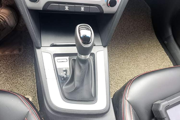 Used Hyundai Elantra (6th Generation / Lingdong) 2016 1.6L Automatic ZhiXuan – Elite Version Gear Lever