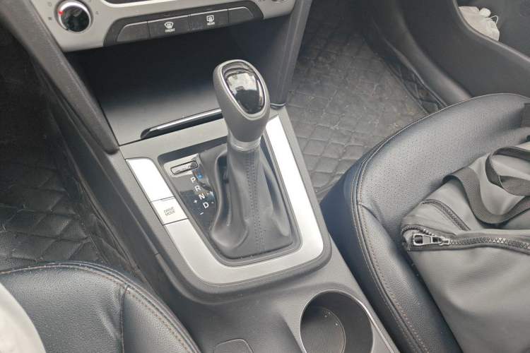 Used Hyundai Elantra (6th Generation / Lingdong) 2016 1.6L Automatic ZhiXuan – Elite Version Gear Lever