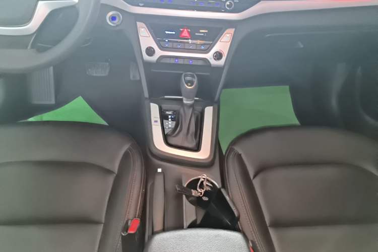Used Hyundai Elantra (6th Generation / Lingdong) 2016 1.6L Automatic ZhiXuan – Elite Version Gear Lever