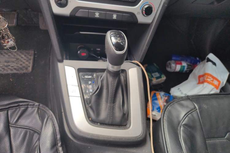 Used Hyundai Elantra (6th Generation / Lingdong) 2016 1.6L Automatic ZhiXuan – Elite Version Gear Lever