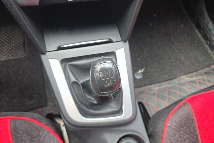 Used Hyundai Elantra (6th Generation / Lingdong) 2016 1.6L Manual ZhiXuan·Youth Edition Gear Lever