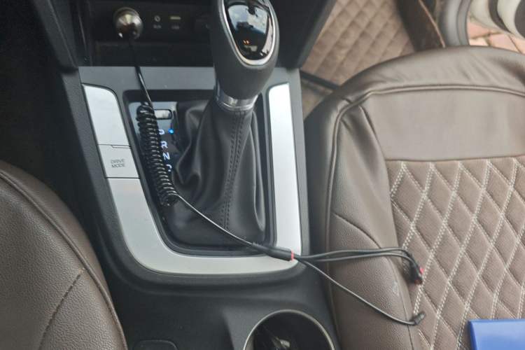 Used Hyundai Elantra (6th Generation / Lingdong) 2016 1.6L Automatic ZhiXuan – Elite Version Gear Lever