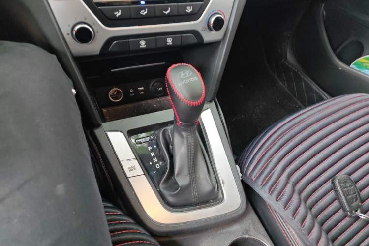Used Hyundai Elantra (6th Generation / Lingdong) 2016 1.6L Automatic ZhiXuan – Elite Version Gear Lever