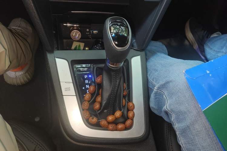 Used Hyundai Elantra (6th Generation / Lingdong) 2016 1.6L Automatic ZhiXuan – Elite Version Gear Lever
