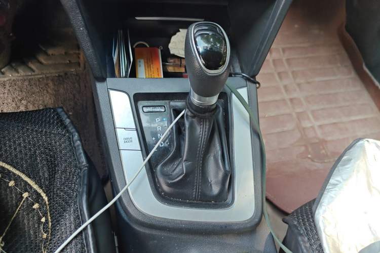 Used Hyundai Elantra (6th Generation / Lingdong) 2016 1.6L Automatic ZhiXuan – Elite Version Gear Lever