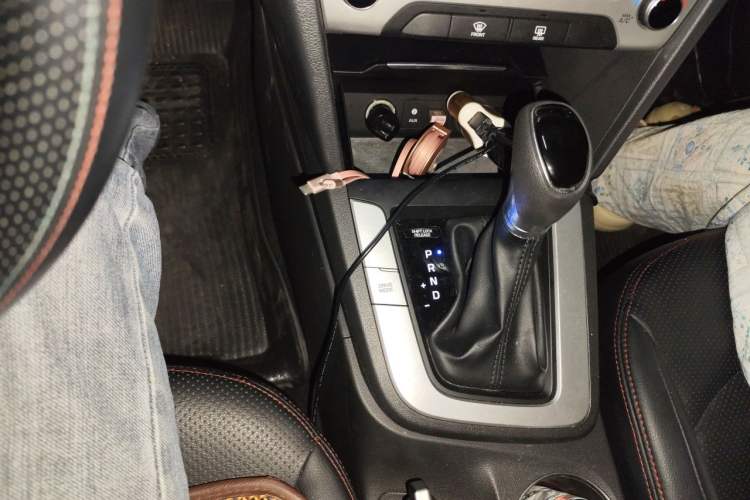 Used Hyundai Elantra (6th Generation / Lingdong) 2016 1.6L Automatic ZhiXuan – Elite Version Gear Lever