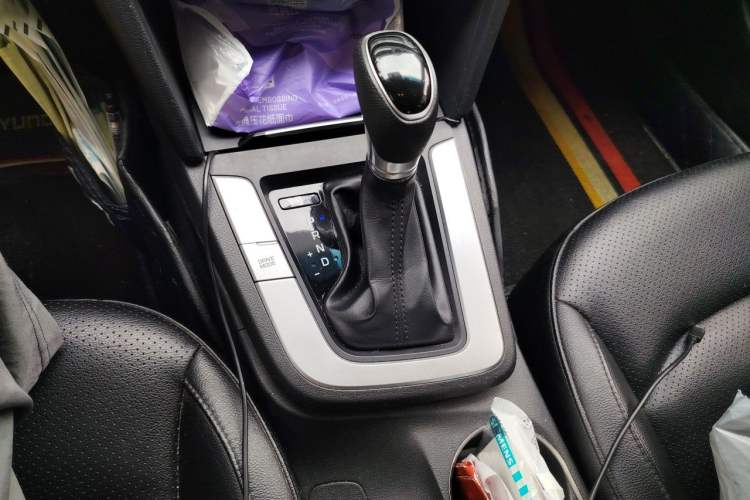 Used Hyundai Elantra (6th Generation / Lingdong) 2016 1.6L Automatic ZhiXuan – Elite Version Gear Lever