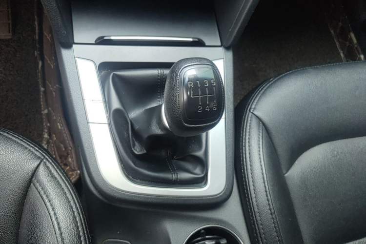 Used Hyundai Elantra (6th Generation / Lingdong) 2016 1.6L Manual ZhiXuan·Youth Edition Gear Lever