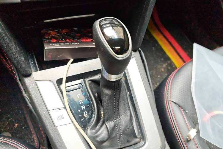 Used Hyundai Elantra (6th Generation / Lingdong) 2016 1.6L Automatic ZhiXuan – Elite Version Gear Lever