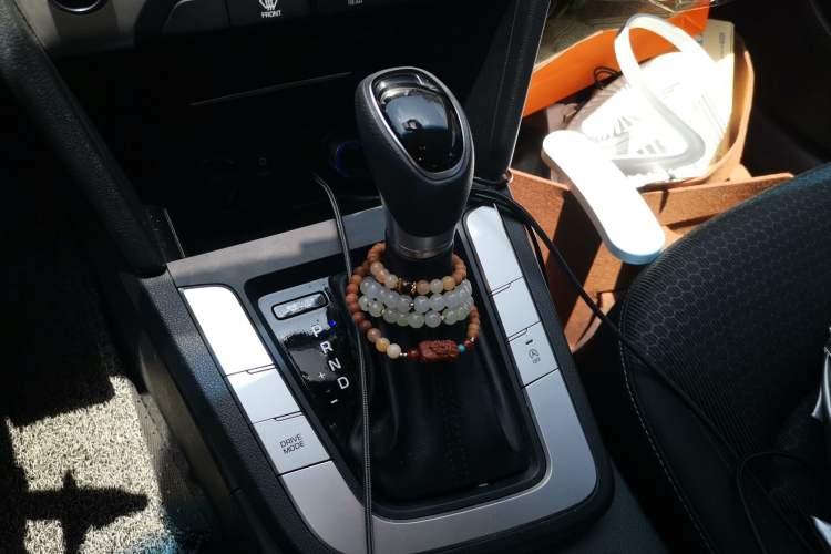 Used Hyundai Elantra (6th Generation / Lingdong) 2016 1.6L Automatic ZhiXuan – Elite Version Gear Lever