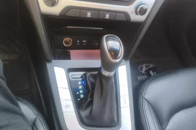 Used Hyundai Elantra (6th Generation / Lingdong) 2016 1.6L Automatic ZhiXuan – Elite Version Gear Lever
