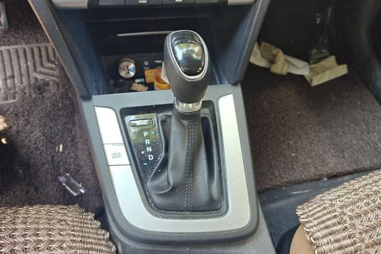 Used Hyundai Elantra (6th Generation / Lingdong) 2016 1.6L Automatic ZhiXuan – Elite Version Gear Lever