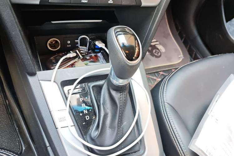 Used Hyundai Elantra (6th Generation / Lingdong) 2016 1.6L Automatic ZhiXuan – Elite Version Gear Lever