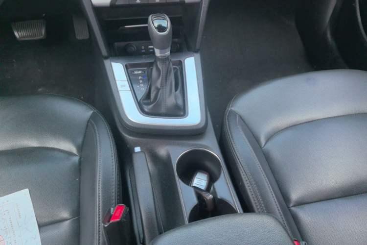 Used Hyundai Elantra (6th Generation / Lingdong) 2016 1.6L Automatic ZhiXuan – Elite Version Gear Lever