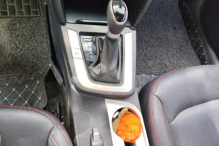 Used Hyundai Elantra (6th Generation / Lingdong) 2016 1.6L Automatic ZhiXuan – Elite Version Gear Lever