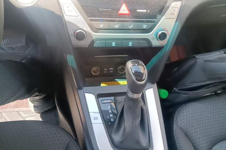 Used Hyundai Elantra (6th Generation / Lingdong) 2016 1.6L Automatic ZhiXuan – Elite Version Gear Lever