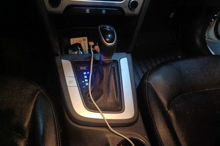 Used Hyundai Elantra (6th Generation / Lingdong) 2016 1.6L Automatic ZhiXuan – Elite Version Gear Lever