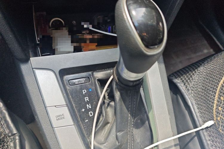 Used Hyundai Elantra (6th Generation / Lingdong) 2016 1.6L Automatic ZhiXuan – Elite Version Gear Lever