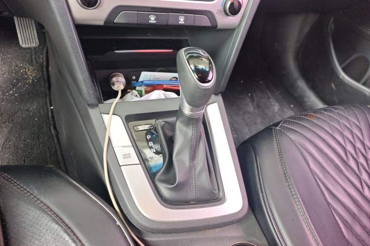 Used Hyundai Elantra (6th Generation / Lingdong) 2016 1.6L Automatic ZhiXuan – Elite Version Gear Lever