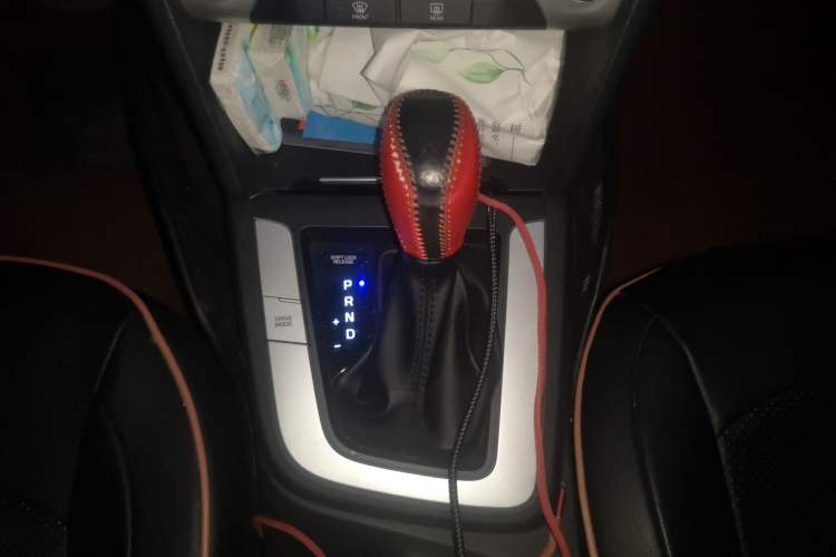 Used Hyundai Elantra (6th Generation / Lingdong) 2016 1.6L Automatic ZhiXuan – Elite Version Gear Lever