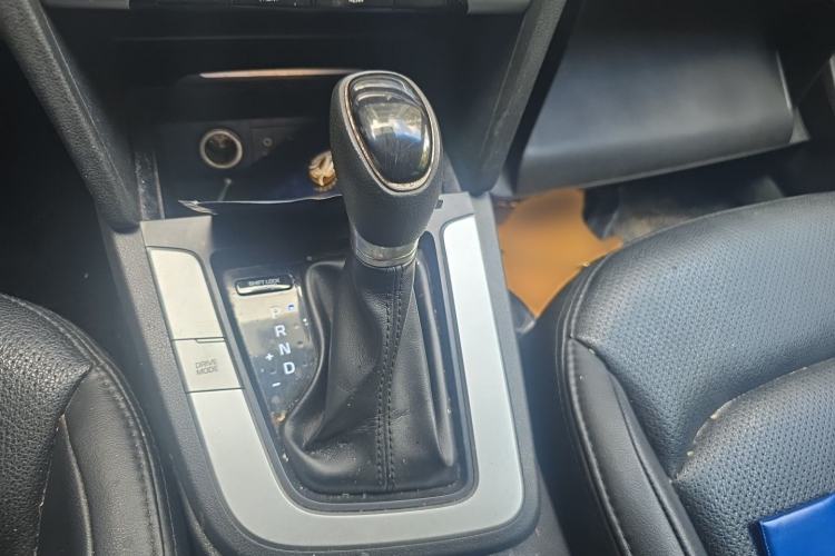 Used Hyundai Elantra (6th Generation / Lingdong) 2016 1.6L Automatic ZhiXuan – Elite Version Gear Lever
